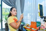 日历正版泰国主播品三亚榴莲：“尝到了家乡味”
